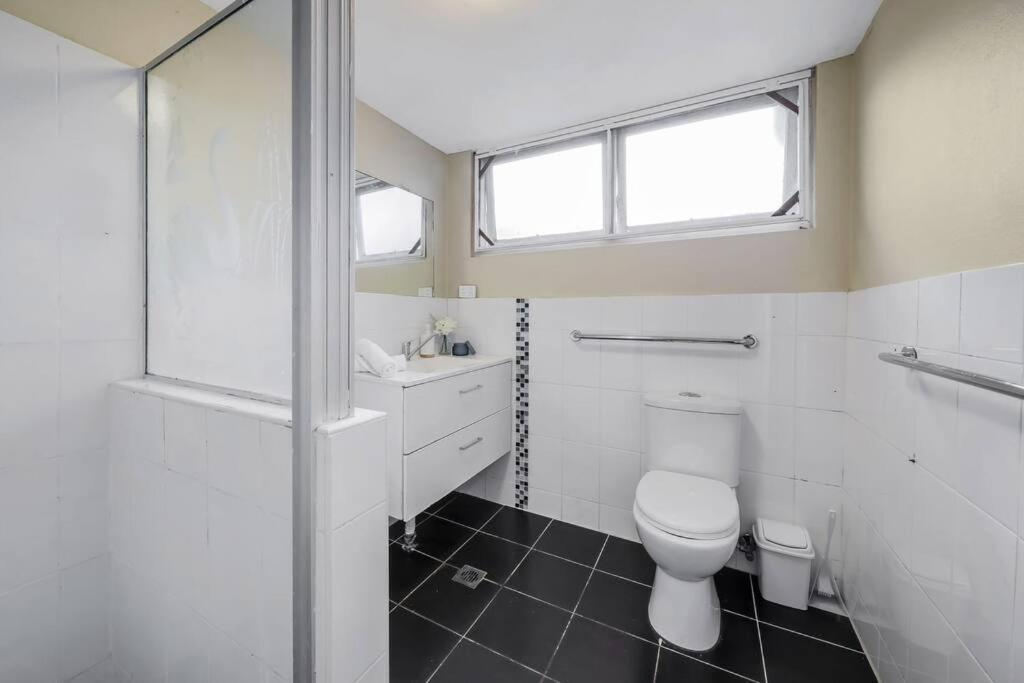Apartment Bexley Near Train Shopping Airport With Pool 11Ppl Ground Floor